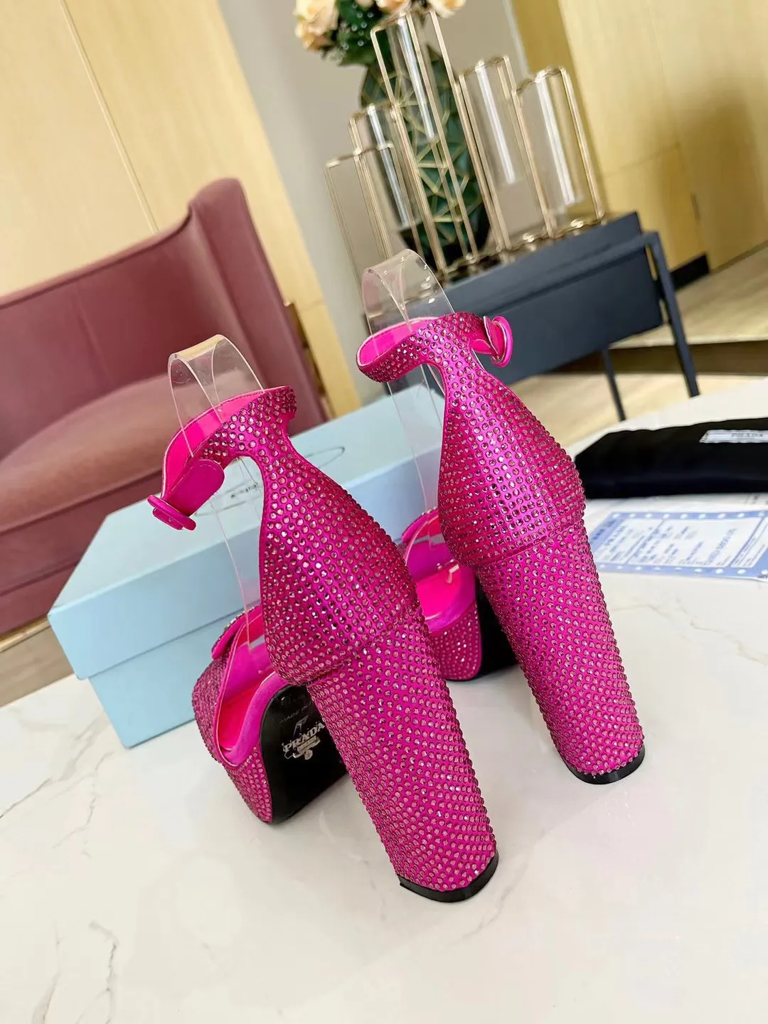 👟👟Ex-factory price 600👟👟 (imitation leather bottom-20) 👉New arrival👈Remove the original board and make a 1:1 replica‼ ️The highest version ✅ Prada's early spring catwalk hot style 😘The latest spring model Thick heel water platform rhinestone series (genuine leather outsole) (simulated leather sole) A must-have for goddesses The upper and the feet are super beautiful 👉The upper is made of imported open-edge beaded cowhide, soft and textured, lining + foot pads, imported sheepskin, breathable and comfortable, private model water platform, heel platform 3.5M, heel height 11.5M Code number 35M-39M (34 40 414243 (custom-made, non-refundable and non-exchangeable)